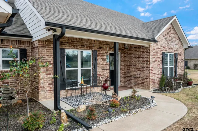 $294,000 | 200 North Bois D Arc Street, Van, TX 75790