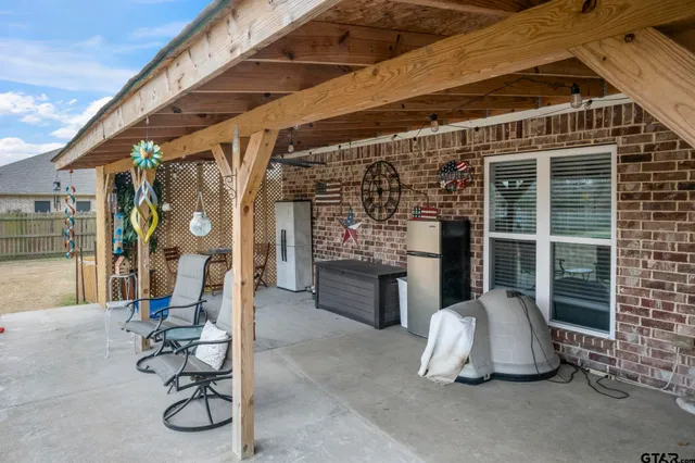 $294,000 | 200 North Bois D Arc Street, Van, TX 75790