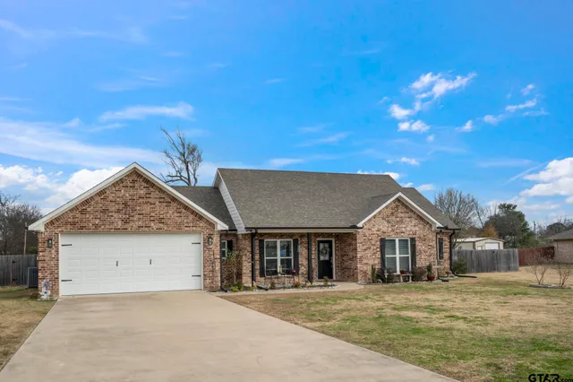 $294,000 | 200 North Bois D Arc Street, Van, TX 75790