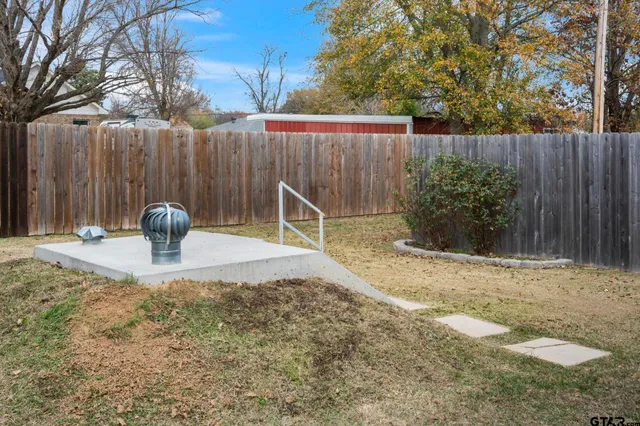 $294,000 | 200 North Bois D Arc Street, Van, TX 75790