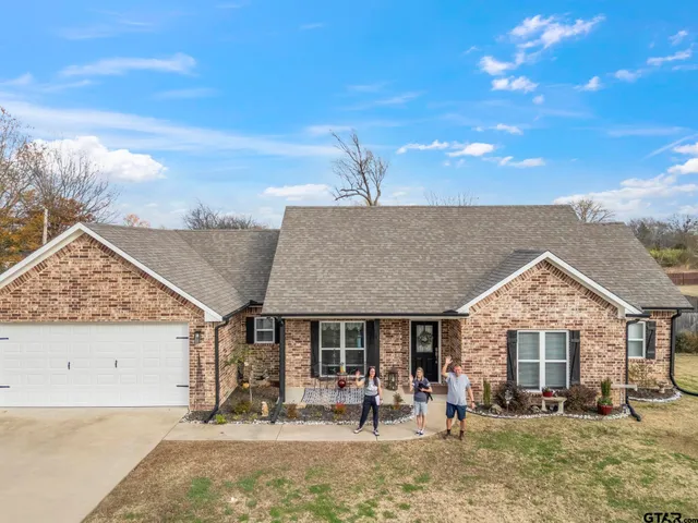 $294,000 | 200 North Bois D Arc Street, Van, TX 75790