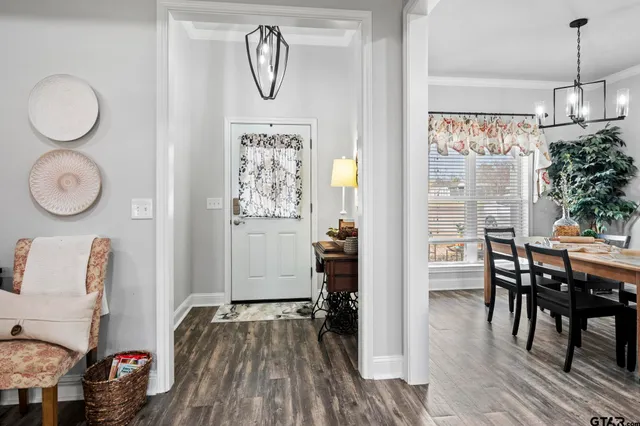 $294,000 | 200 North Bois D Arc Street, Van, TX 75790