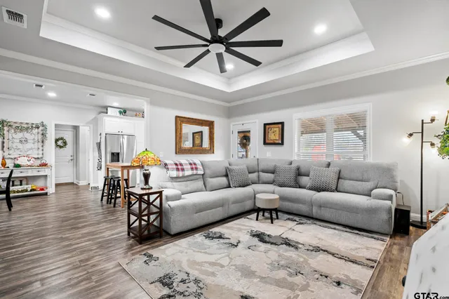 $294,000 | 200 North Bois D Arc Street, Van, TX 75790