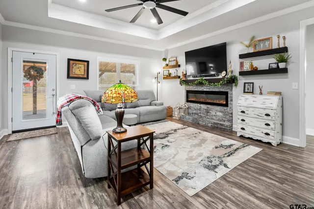 $294,000 | 200 North Bois D Arc Street, Van, TX 75790