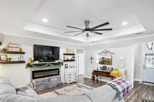 $294,000 | 200 North Bois D Arc Street, Van, TX 75790