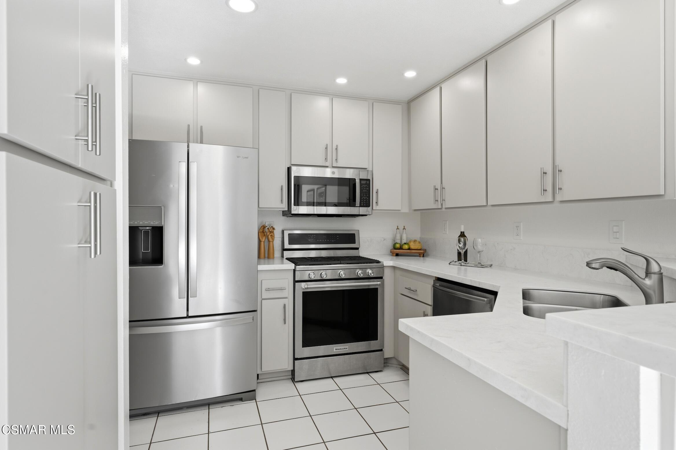 4265 Las Virgenes Road, Unit 4 Calabasas, CA 91302 - Photo 12 of 26 4265 Las Virgenes Rd #4_16