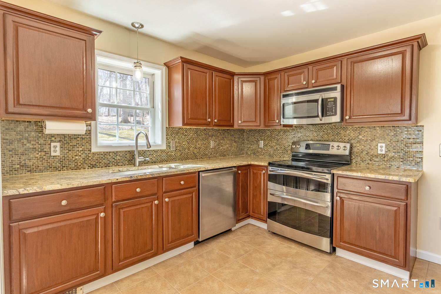 17 Flatbrook Road East Hampton, CT 06424 - Photo 2 of 26