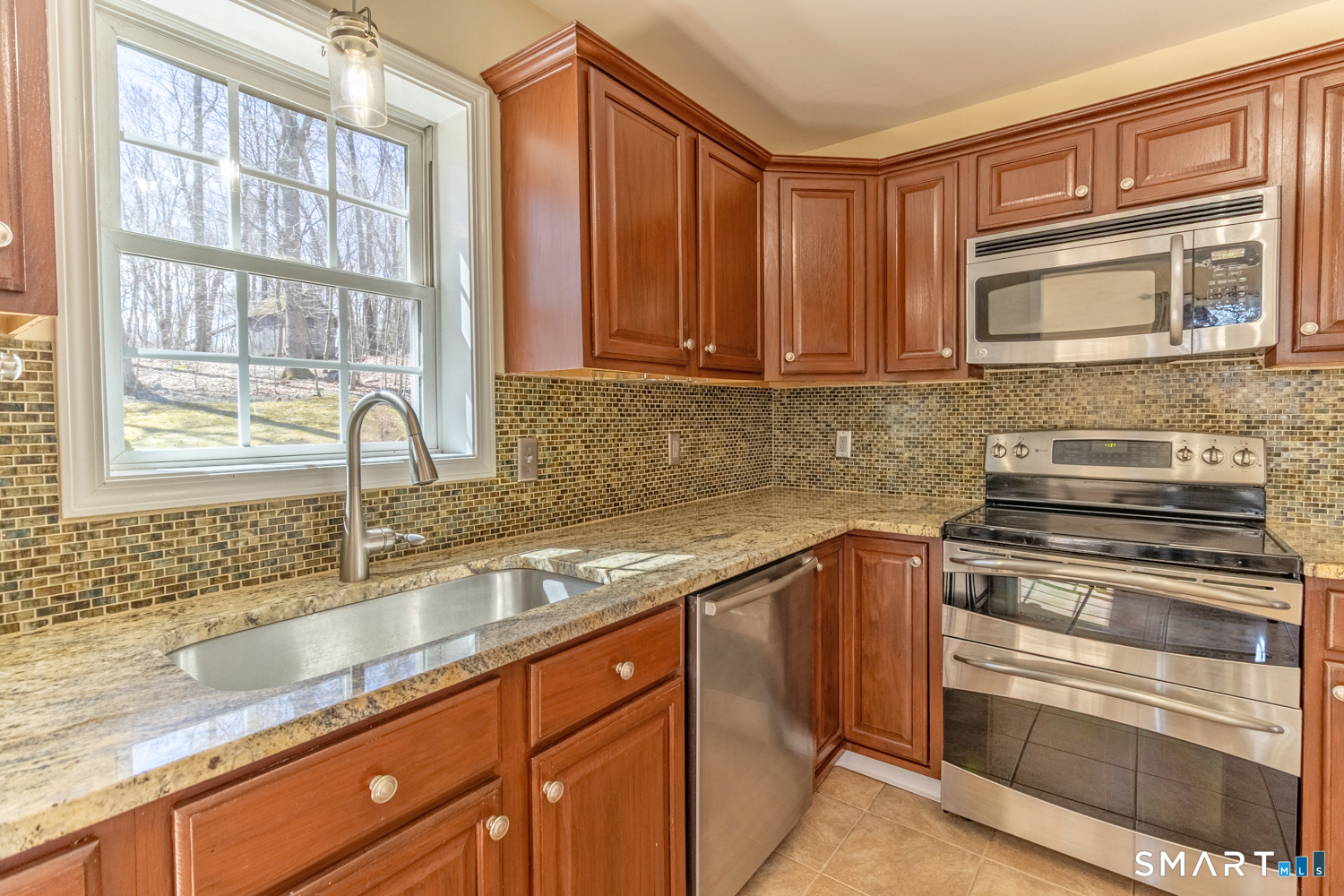 17 Flatbrook Road East Hampton, CT 06424 - Photo 5 of 26