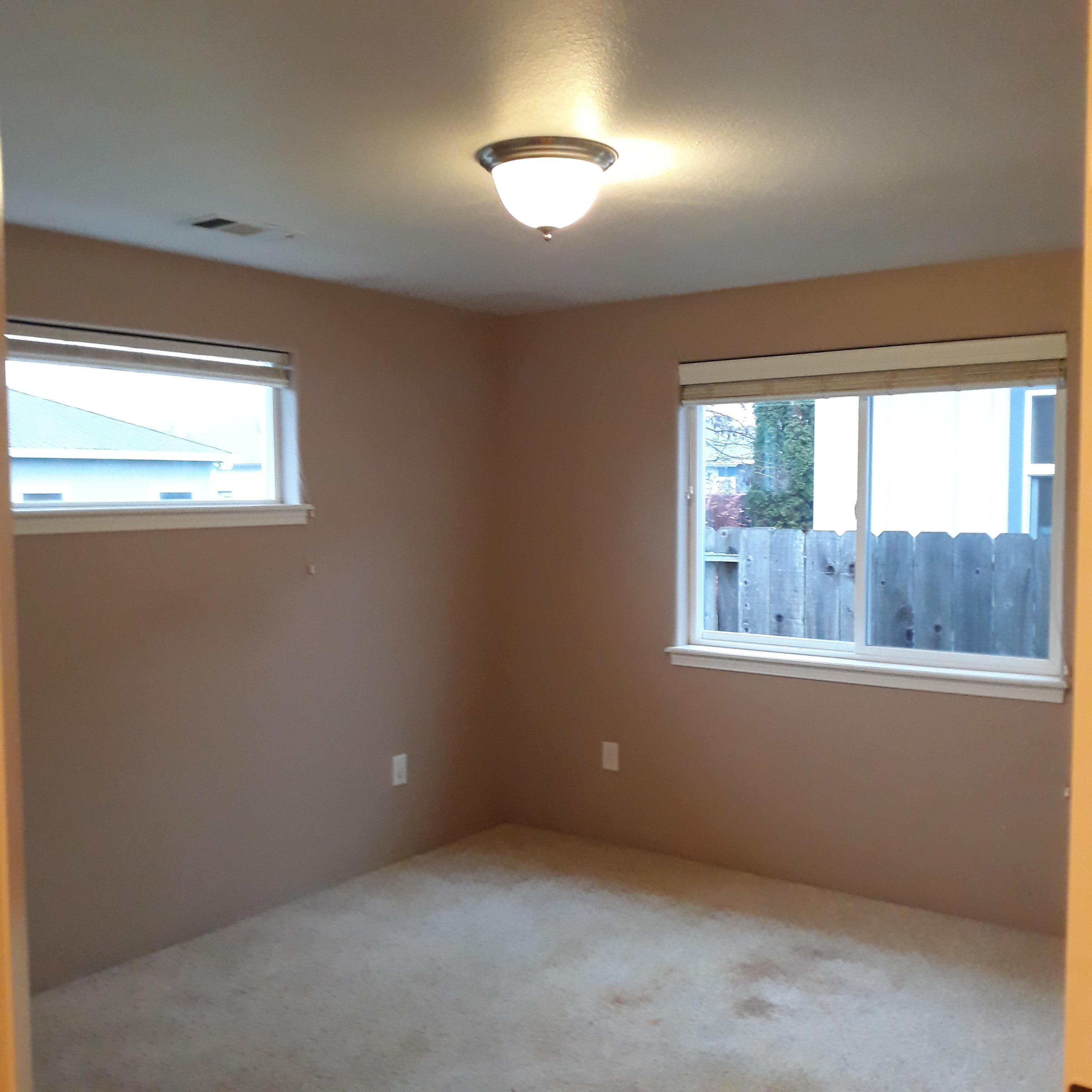 735 South Haskell Street Central Point, OR 97502 - Photo 14 of 25 Gallery Image 14