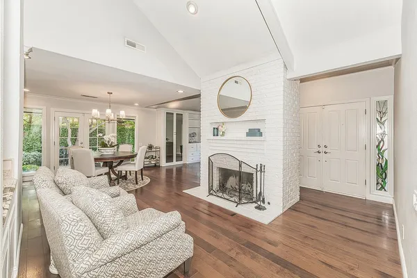 $784,900 | 598 East Serena Avenue, Fresno, CA 93720