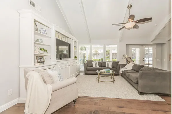 $784,900 | 598 East Serena Avenue, Fresno, CA 93720