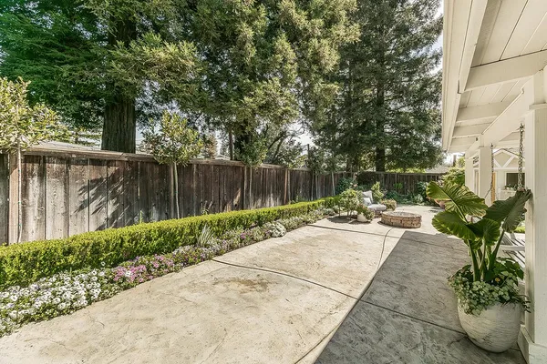 $784,900 | 598 East Serena Avenue, Fresno, CA 93720