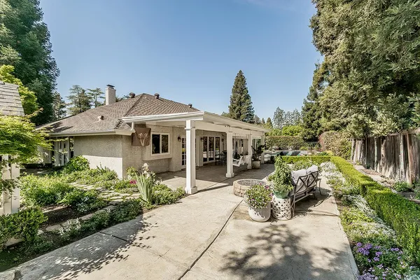 $784,900 | 598 East Serena Avenue, Fresno, CA 93720