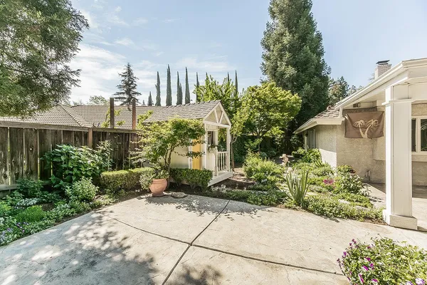 $784,900 | 598 East Serena Avenue, Fresno, CA 93720