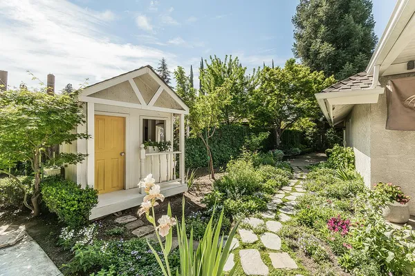 $784,900 | 598 East Serena Avenue, Fresno, CA 93720