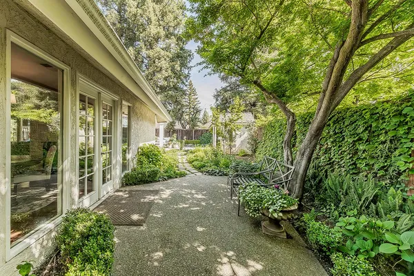 $784,900 | 598 East Serena Avenue, Fresno, CA 93720