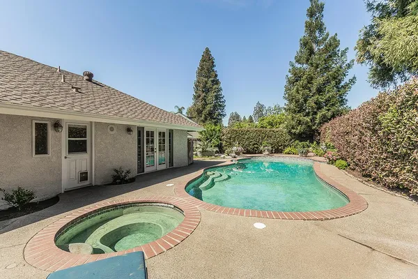 $784,900 | 598 East Serena Avenue, Fresno, CA 93720