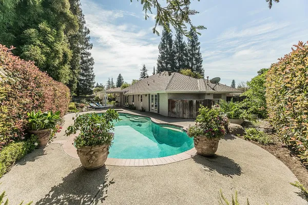 $784,900 | 598 East Serena Avenue, Fresno, CA 93720