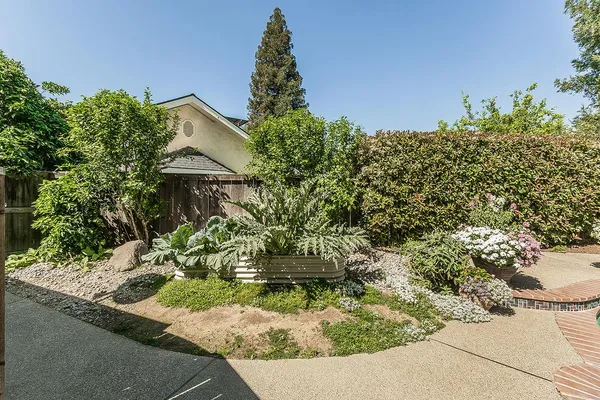 $784,900 | 598 East Serena Avenue, Fresno, CA 93720