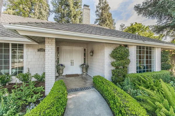 $784,900 | 598 East Serena Avenue, Fresno, CA 93720