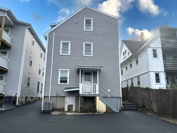 $3,000 | 109 Churchill Street, Fairfield, CT 06824