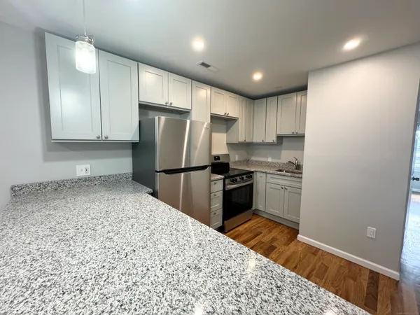 $3,000 | 109 Churchill Street, Fairfield, CT 06824