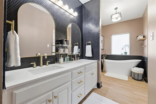 $580,000 | 1305 East Highland Road, Waxahachie, TX 75167