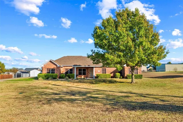 $580,000 | 1305 East Highland Road, Waxahachie, TX 75167