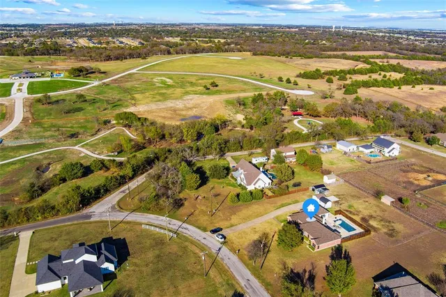 $580,000 | 1305 East Highland Road, Waxahachie, TX 75167