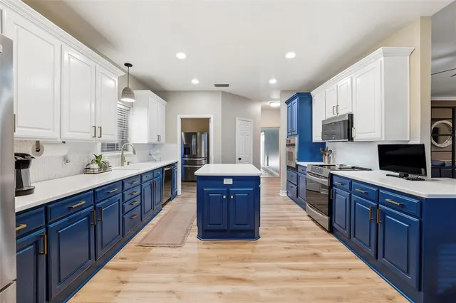 $580,000 | 1305 East Highland Road, Waxahachie, TX 75167