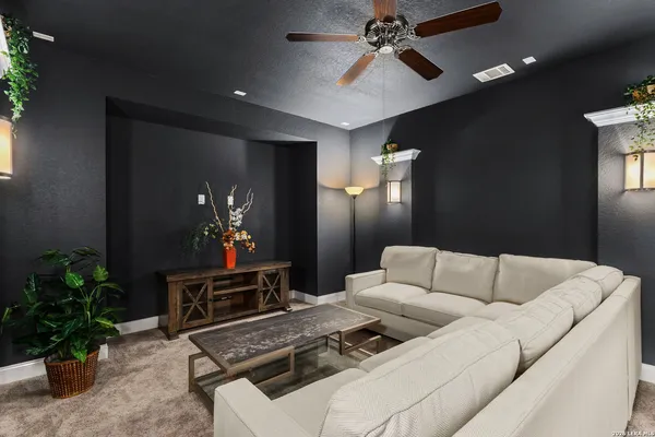 $3,800 | 3911 Monteverde Way, San Antonio, TX 78261