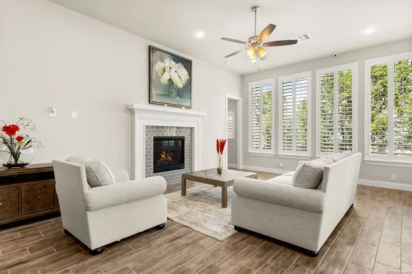 $3,800 | 3911 Monteverde Way, San Antonio, TX 78261