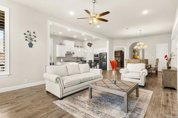 $3,800 | 3911 Monteverde Way, San Antonio, TX 78261