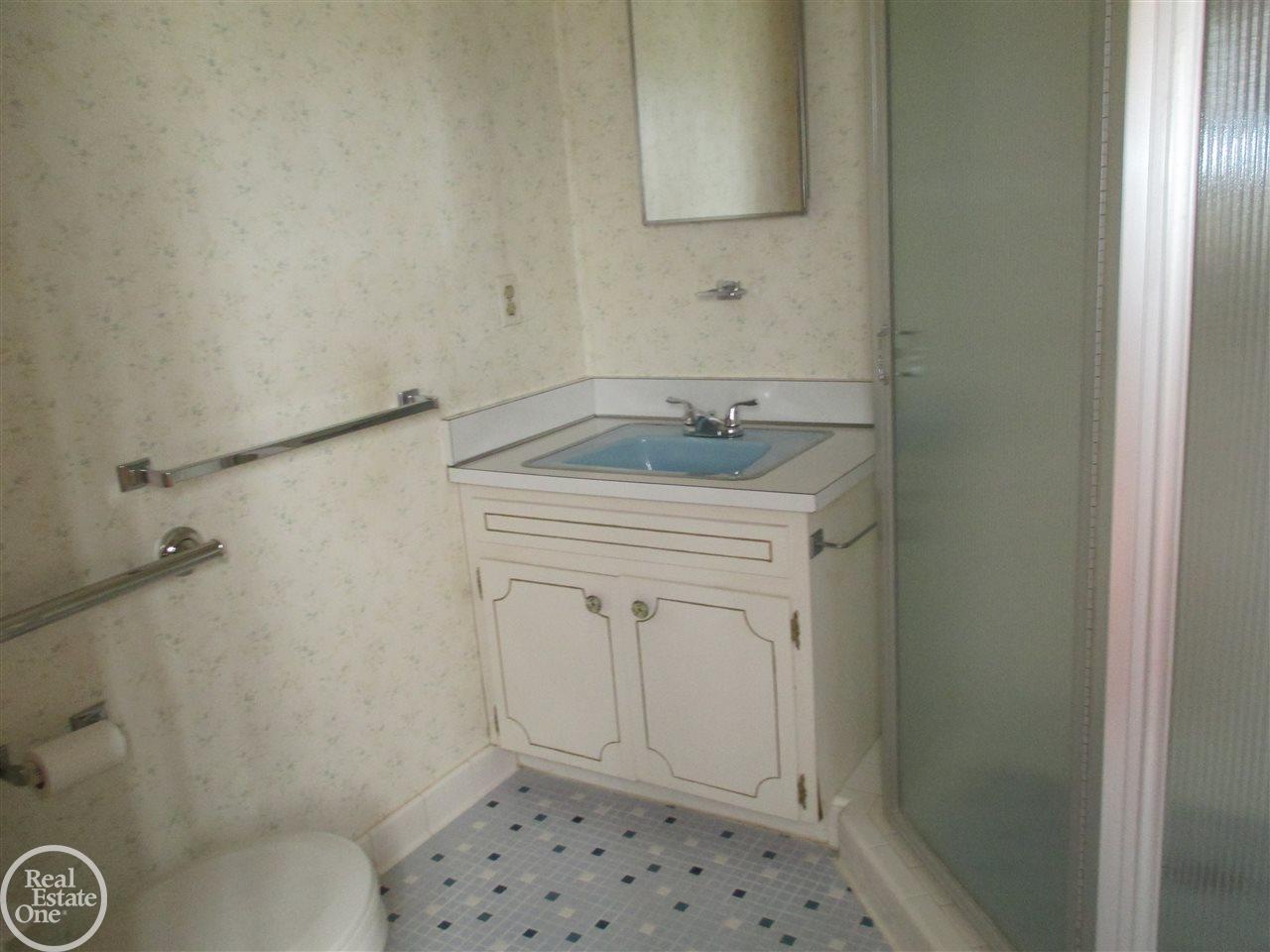 763 Hampton Road Grosse Pointe Woods, MI 48236 - Photo 9 of 16