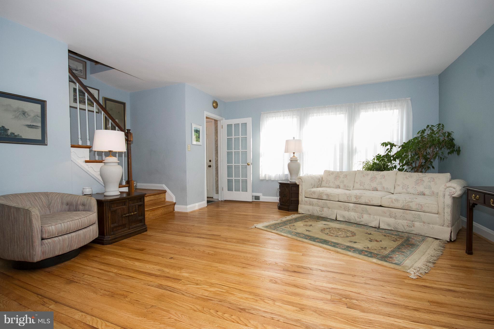 1809 Glen Ridge Road Towson, MD 21286 - Photo 4 of 30 a living room with furniture and a couch