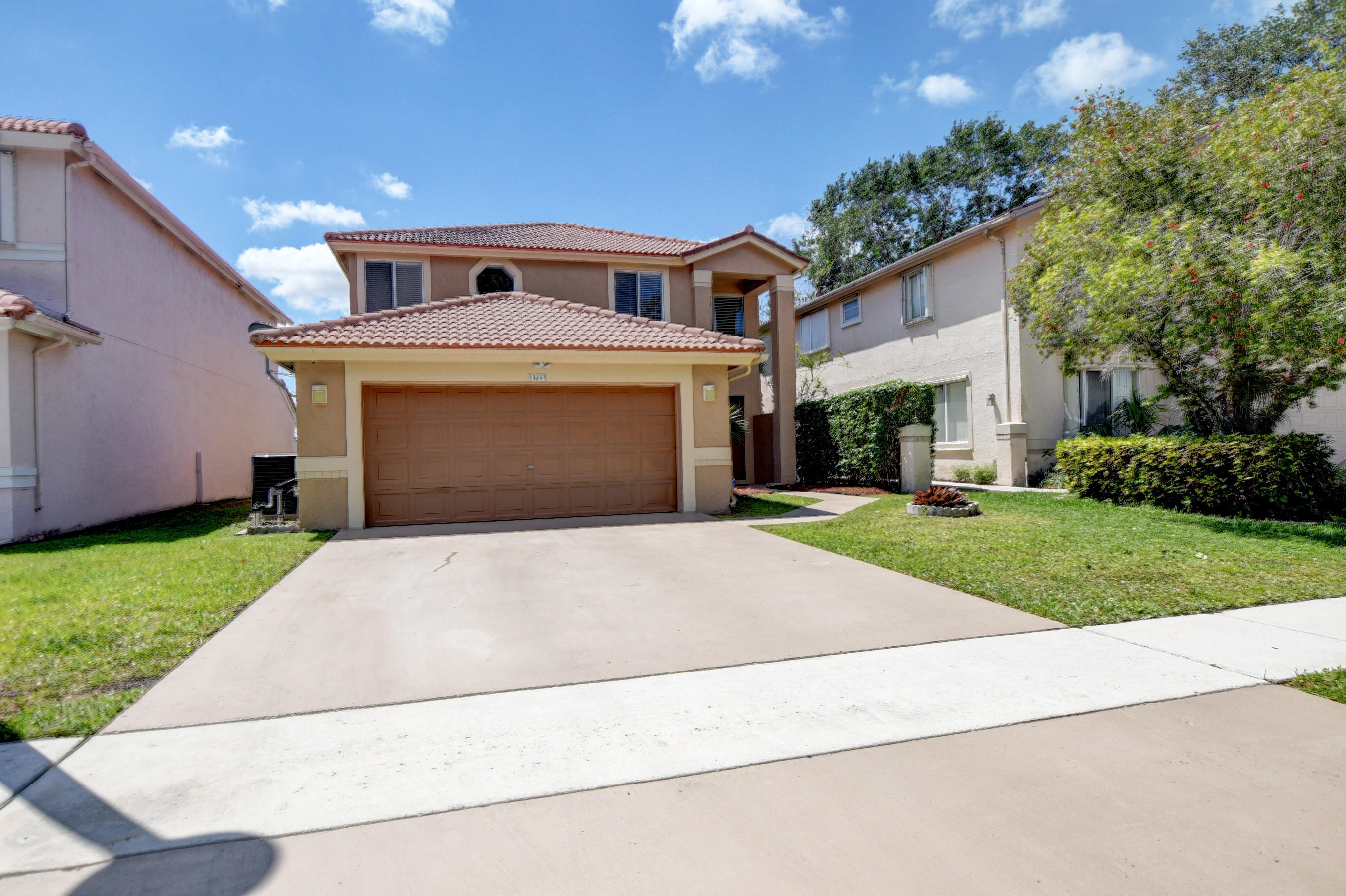 10468 Sunstream Lane Boca Raton, FL 33428 - Photo 2 of 50 sidewalks