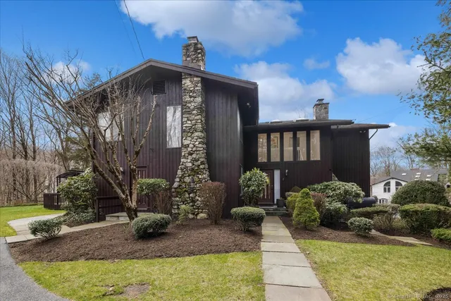 $8,000 | 693 Den Road, Stamford, CT 06903