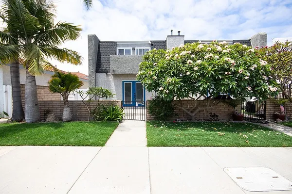 $3,800 | 16821 Green Lane, Unit B, Huntington Beach, CA 92649