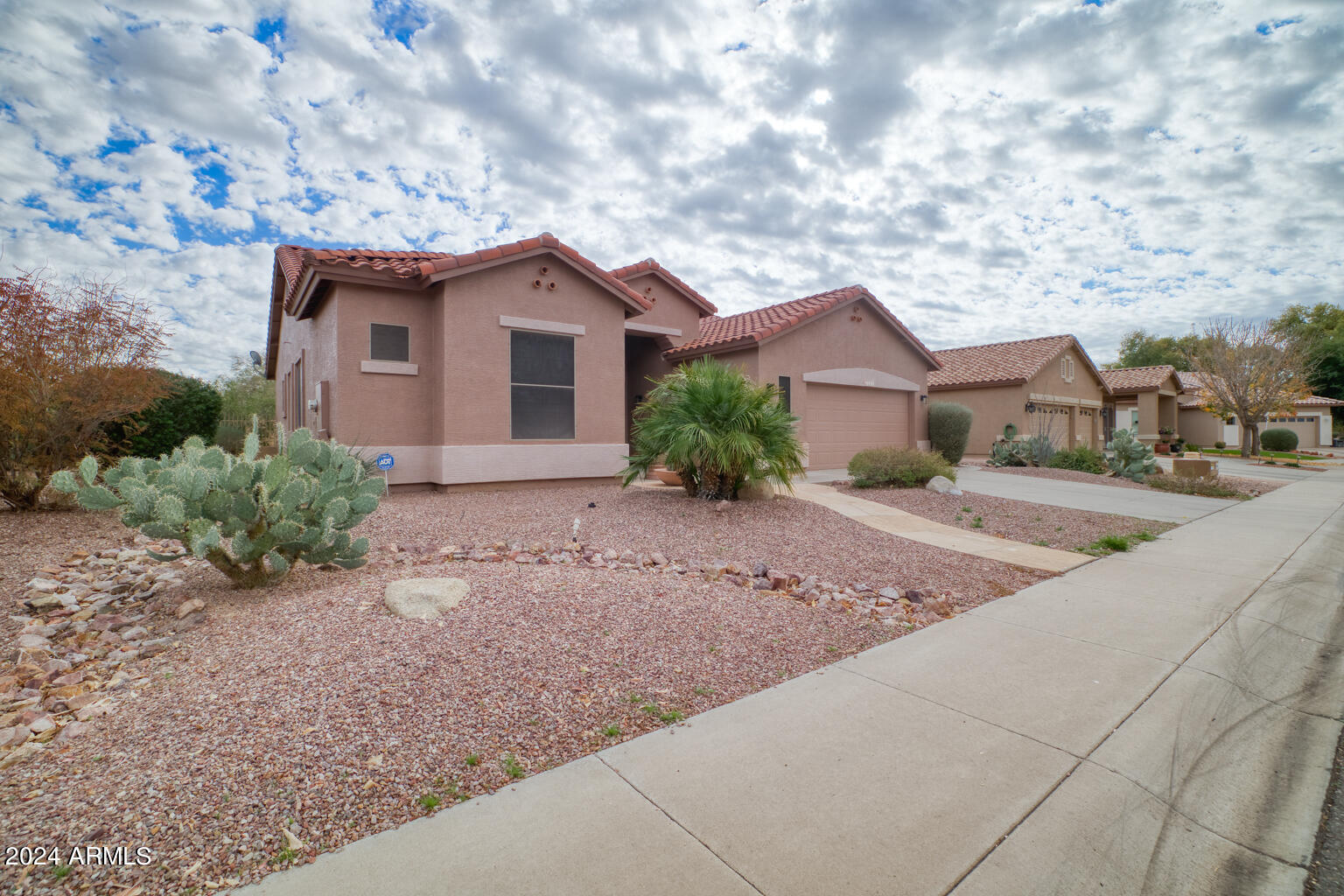 5121 South Ranger Trail Gilbert, AZ 85297 - Photo 3 of 49 5121 S Ranger Trl Gilbert - 102115_2