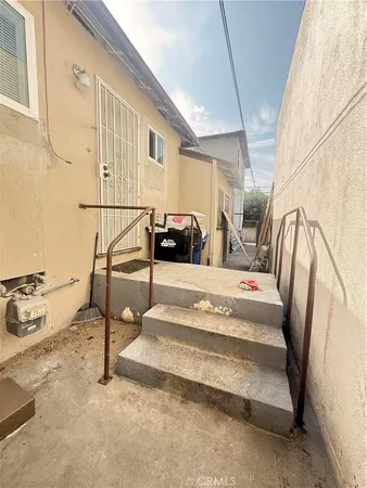 $1,900 | 2431 West Beverly Boulevard, Montebello, CA 90640