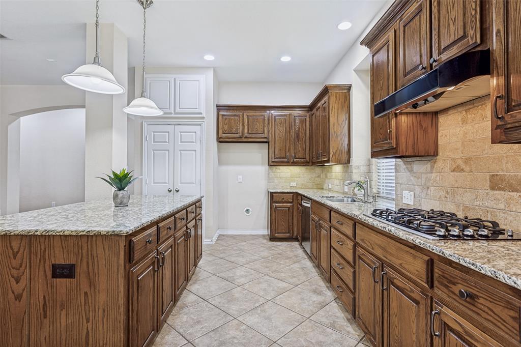 1803 Caprock Road Allen, TX 75002 - Photo 6 of 32 Kitchen with gas cooktop