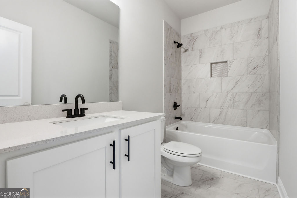 720 Youth Jersey Road Loganville, GA 30052 - Photo 25 of 31 a bathroom with a sink a toilet and a bathtub