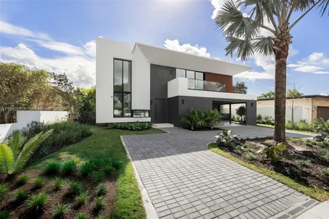 $7,700,000 | 30 Samana Drive, Coconut Grove, FL 33133