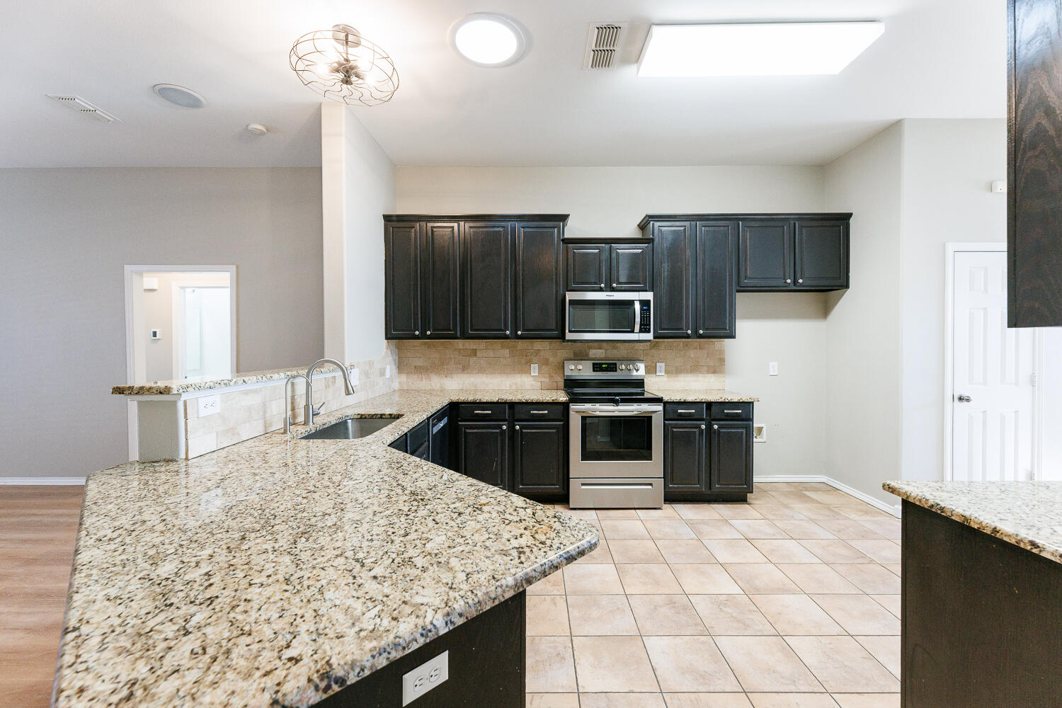 10602 Clinton Avenue Lubbock, TX 79424 - Photo 12 of 45 -