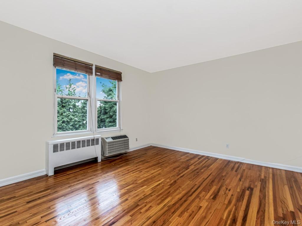 25 Trinity Place, Unit 3J New Rochelle, NY 10805 - Photo 8 of 15 Angle 2