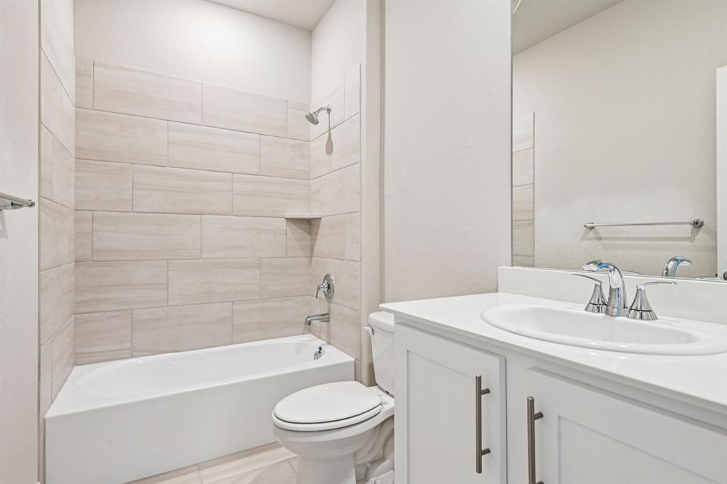 2629 Grand Cyn Street Anna, TX 75409 - Photo 18 of 40 Photo is not of the actual home, but is an inspirational photo of builder’s model home and may depict options, furnishings, and/or decorator features that are not included.