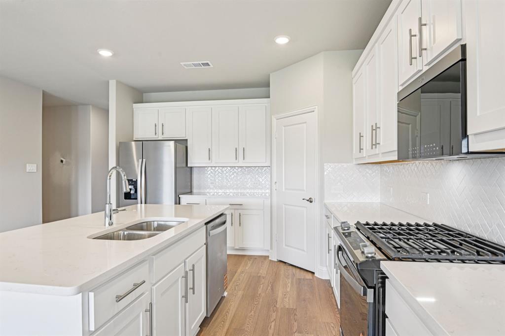 2629 Grand Cyn Street Anna, TX 75409 - Photo 5 of 40 Photo is not of the actual home, but is an inspirational photo of builder’s model home and may depict options, furnishings, and/or decorator features that are not included.