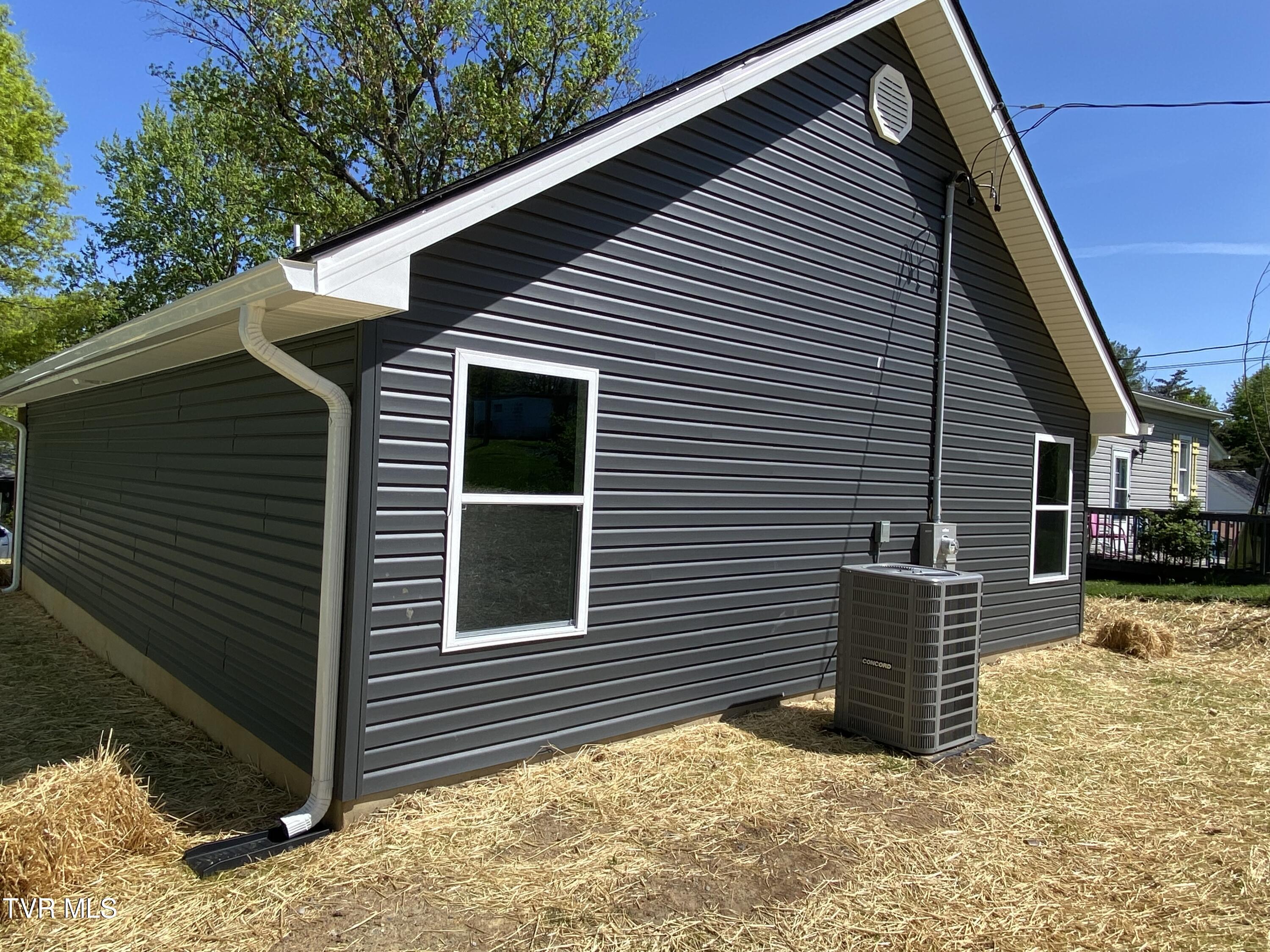 827 Hamilton Street Johnson City, TN 37604 - Photo 31 of 32 IMG_0720