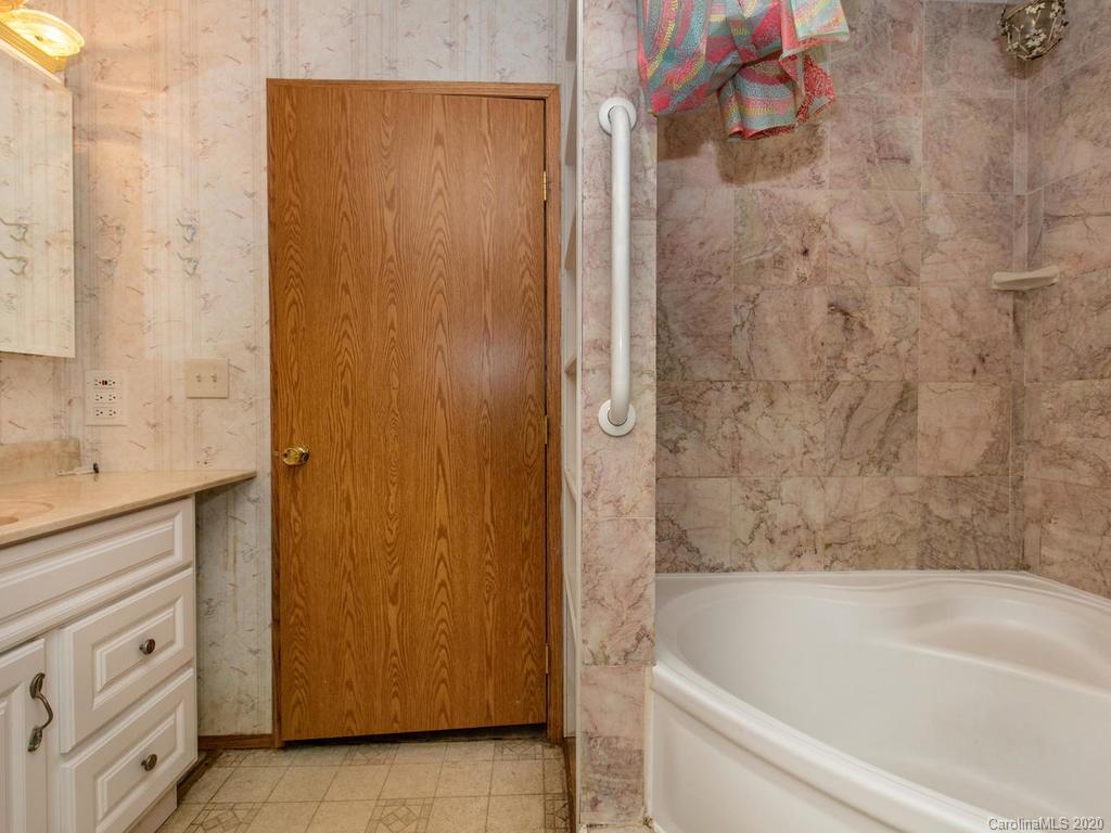 79 Edwards Road Fairview, NC 28730 - Photo 18 of 36 Gallery Image 18