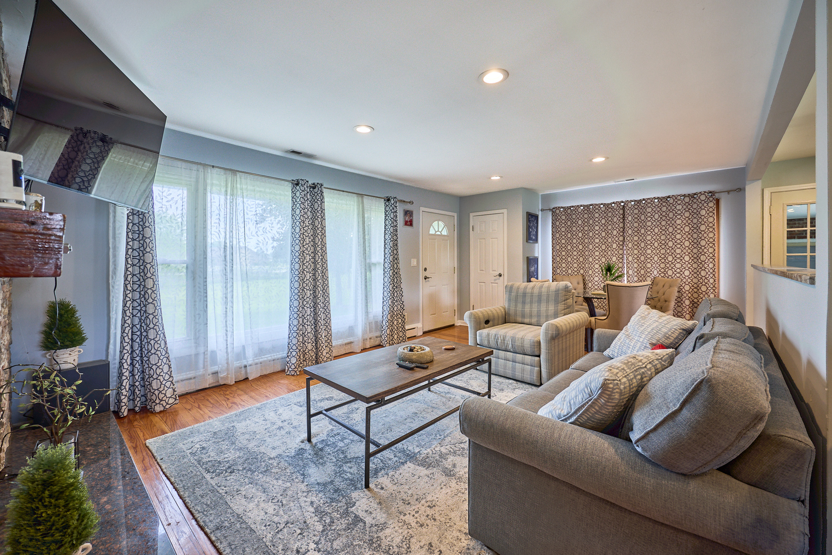 58 31w742 Il Route Elgin, IL 60120 - Photo 4 of 17